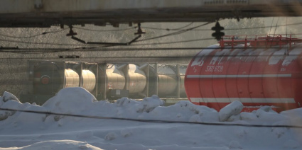 Железнодорожная цистерна с безводным газом протекла на станции в Новосибирске
