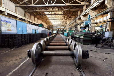 Укрзализныця не планирует закрывать вагоностроительные заводы
