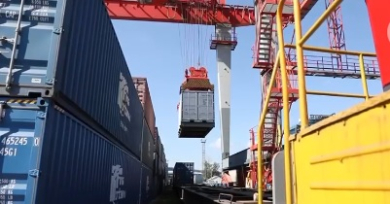 В составе грузового поезда запустили тестовую партию мини-контейнеров