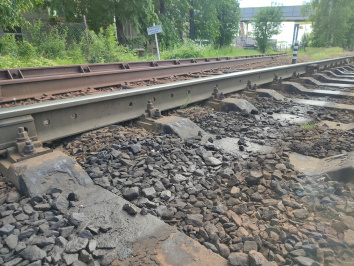 Сход колесных пар вагона грузового поезда произошел на железной дороге в Иркутской области