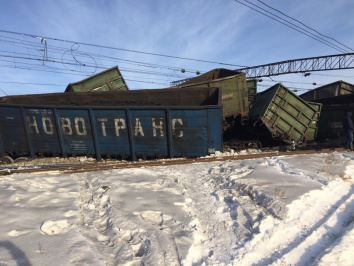 Ространснадзор приступил к расследованию происшествия по факту схода локомотива и 30 грузовых вагонов на станции Мегет