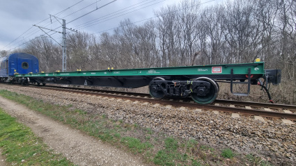ТРАНСМАШ сертифицировал вагоны-платформы для перевозки крупнотоннажных контейнеров модели 13-9781