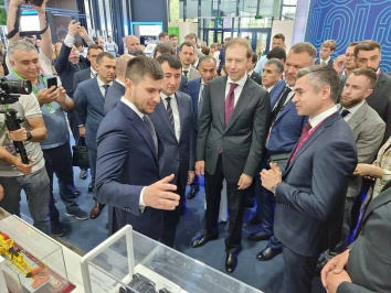 Мантуров заявил о необходимости развития на Кубани вагоностроительной отрасли