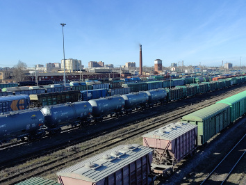 Алиханов: прорабатываем меры для обновления парка грузовых вагонов инновационными моделями