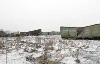 Сход 23 вагонов на железной дороге в Кузбассе в марте произошел из-за неудовлетворительно состояния пути - прокуратура