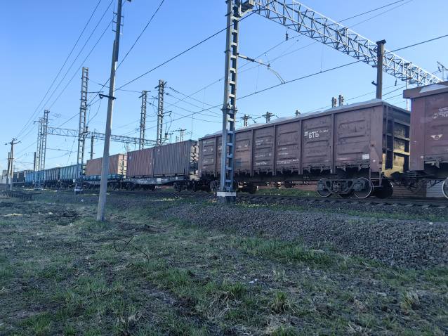 Контейнер можно перевозить в полувагоне только на съемных многооборотных средствах крепления