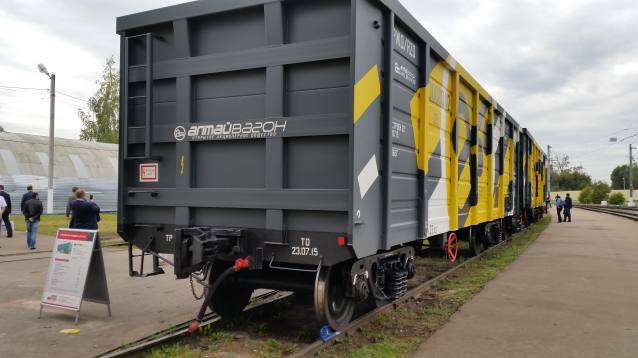 Губернатор Виктор Томенко 12 марта с рабочим визитом посетил «Алтайвагон»