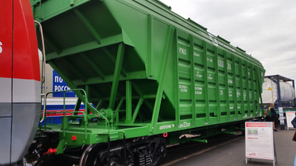 Новые зерновозы Промтрактор-Вагона