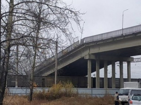 Второй за сутки автомобильный мост рухнул в России