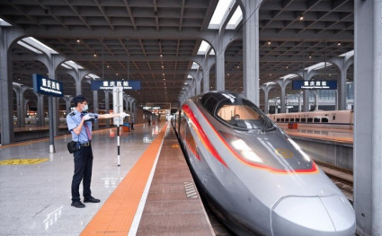 В Китае введены в эксплуатацию «умные» высокоскоростные поезда нового поколения