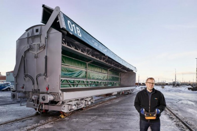 В Швеции построили вагон с открывающимися 20-метровыми бортами