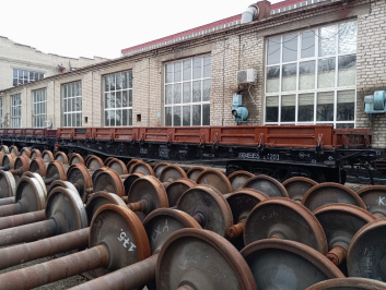 ФГУП «Крымская железная дорога» получила сертификат на вагоны-платформы универсальные моделей 13-6887-02, 13-6887-03