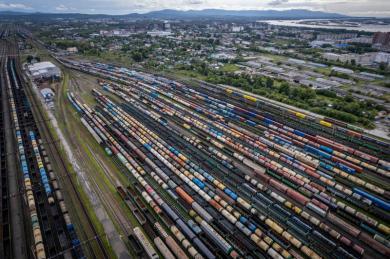 Перевозка контейнеров в полувагонах может привести к скоплению грузов в центре страны