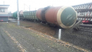 Шесть грузовых вагонов сошли с рельс в Кемеровской области